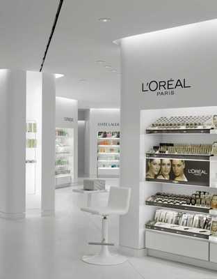 融合之美 專賣店化妝品展示柜與預包裝食品銷售區的協同設計